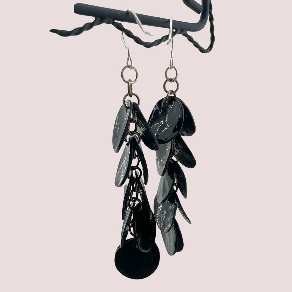 Black Large Shell Dangle Silver Tone Earrings - image 3